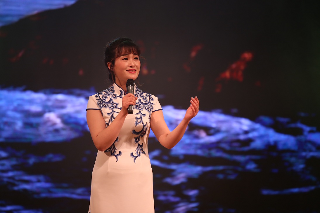 “走进春天”朗诵会声动申城