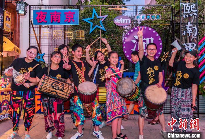 市集为市民献上了一道文化大餐。 南京旅游集团供图 摄