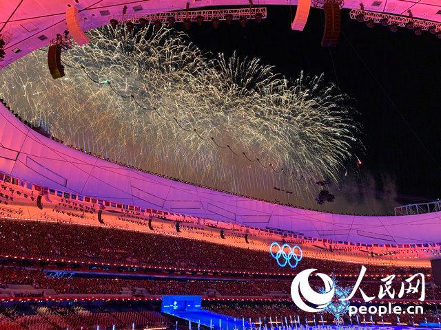 北京冬奥会闭幕式烟火表演。
